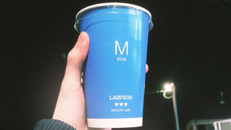 Il caffè del Lawson acquistato da Shiten Akiyama Il caffè del Lawson acquistato da Shiten Akiyama